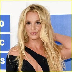 britney spears beach photos|Britney Spears posts NUDE photos of herself on the beach